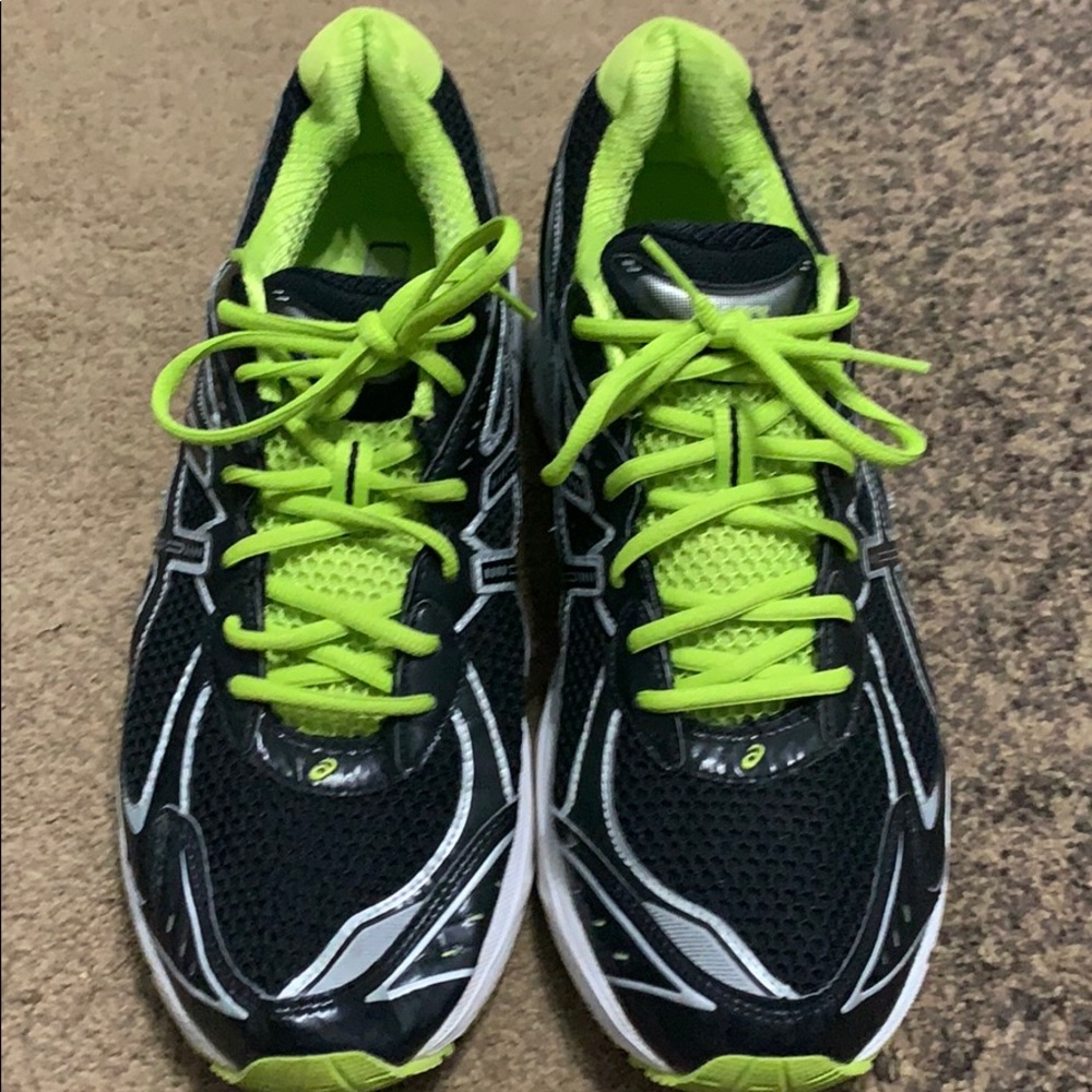 Nice pair of men’s ASICS GT-2160 shoes